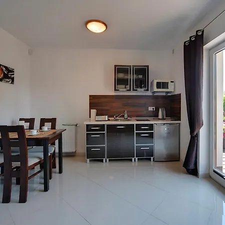 アパート Jd - Klimatyzacja, Basen, Parking I Wifi W Cenie ミスワコビツェ